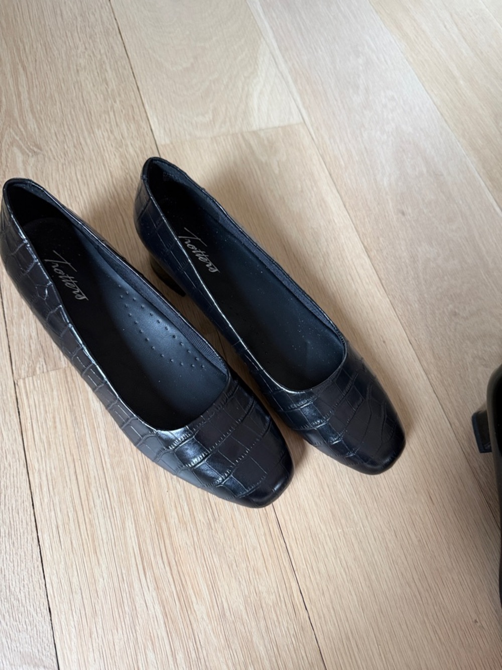 Trotters Black Croc-Embossed Square-Toe Flats with Low Heel